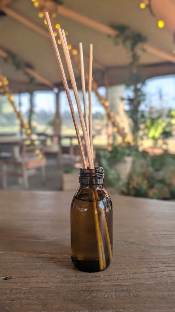 White Label Diffusers - 100ml Amber Glass Diffuser Bottle & Reeds